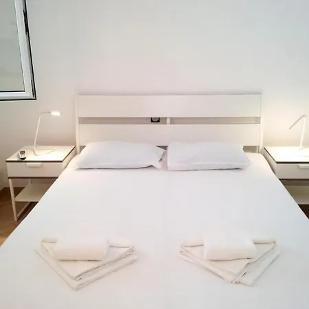 - Comfort One Bedroom B2 לומבארדה