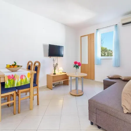 - Comfort One Bedroom B2 Apartment *